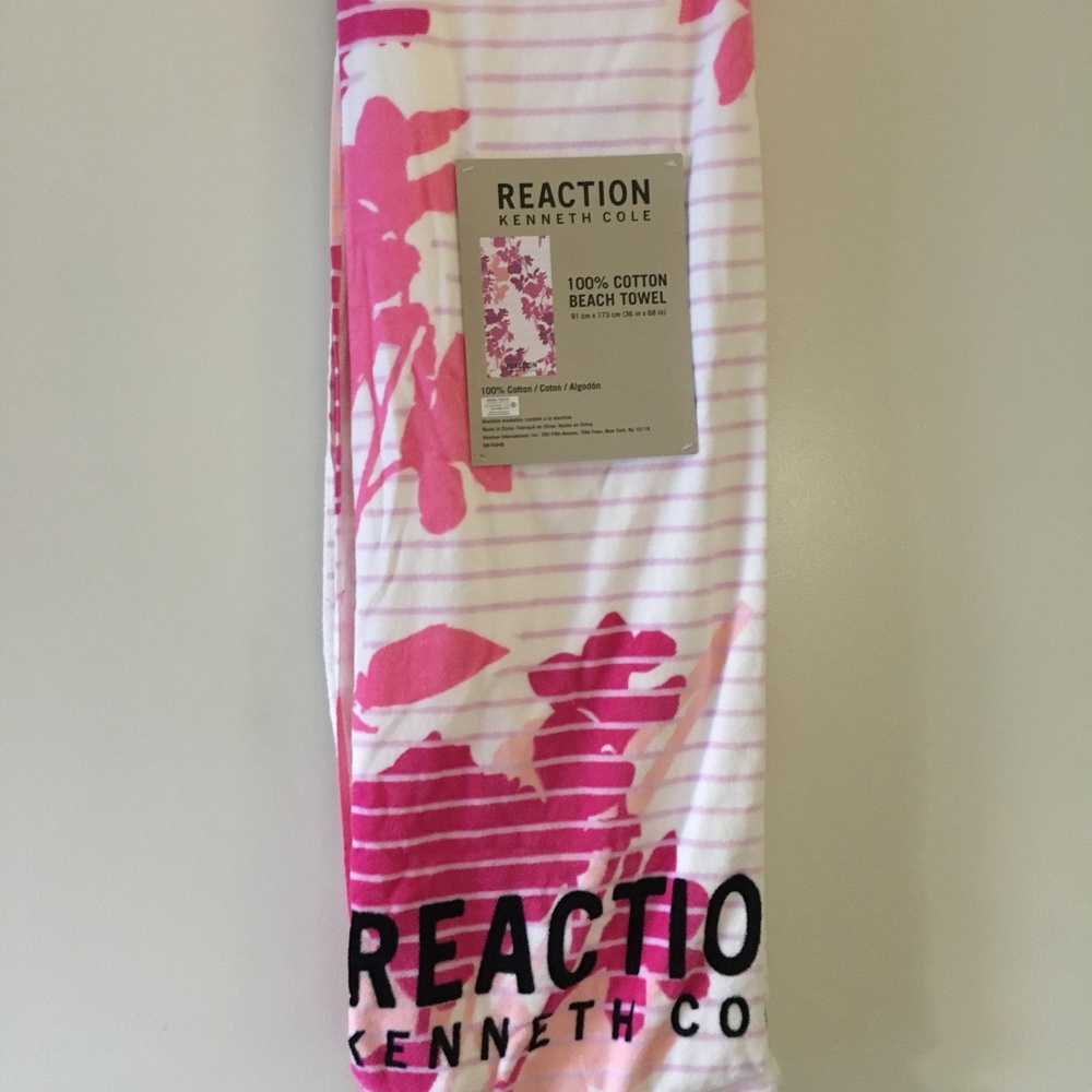 Kenneth Cole Reaction Floral Striped Beach Towel New W Tags